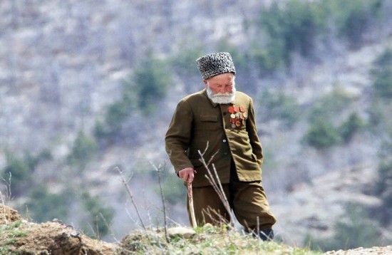 العلاقة بين الارتفاع...