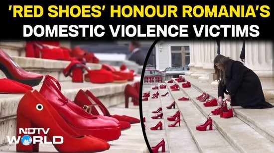 بأحذية حمراء.. احتجاج...