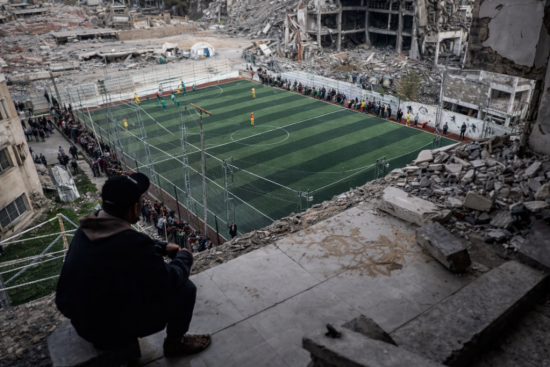 دوري شبابي وسط أنقاض...