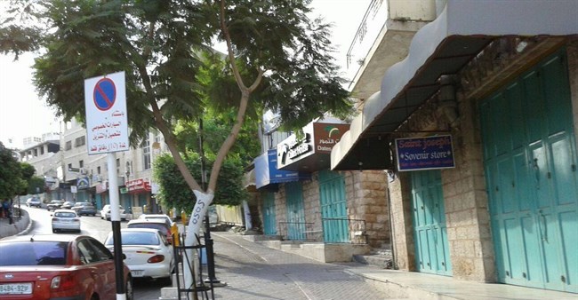 إضراب شامل في محافظة بيت لحم حدادا على استشهاد طفل مخيم عايدة