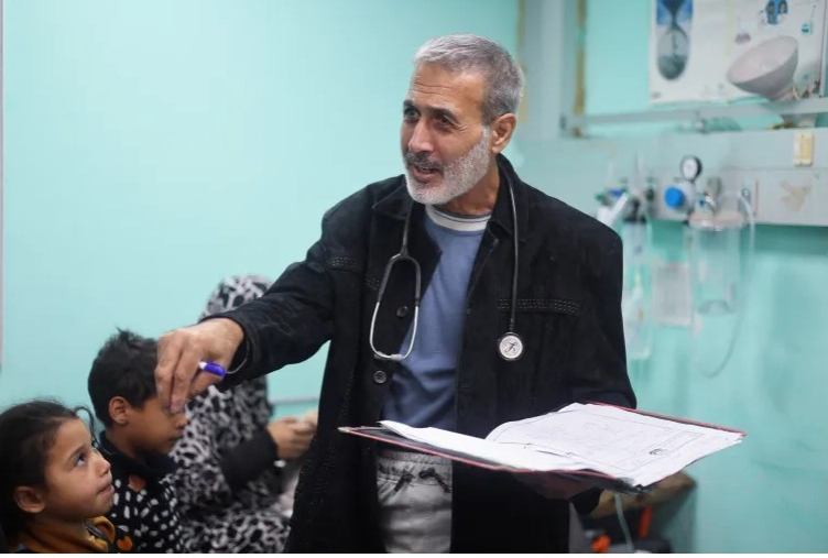 طبيب من غزة يحكي قصة احتجازه 45 يوما لدى الاحتلال
