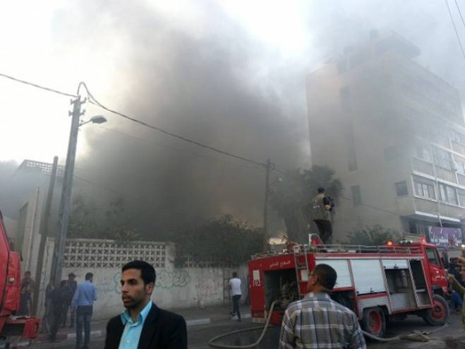 إصابة مواطن وطفلتيه بحروق في غزة