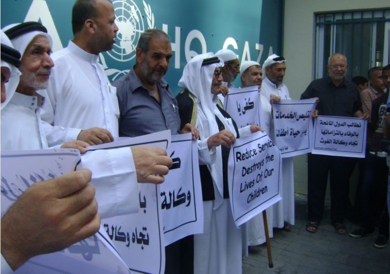  إضراب عام في لبنان احتجاجا على تقليص خدمات الأونروا
