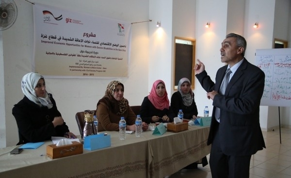 شؤون المرأة بغزة يختتم 15 جلسة دعم نفسي للنساء ذوات الإعاقة
