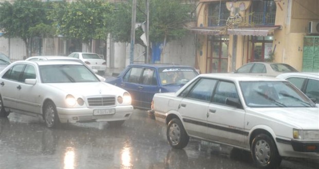 المجلس الأعلى للمرور يهيب بالسائقين توخي الحيطة والحذر أثناء القيادة
