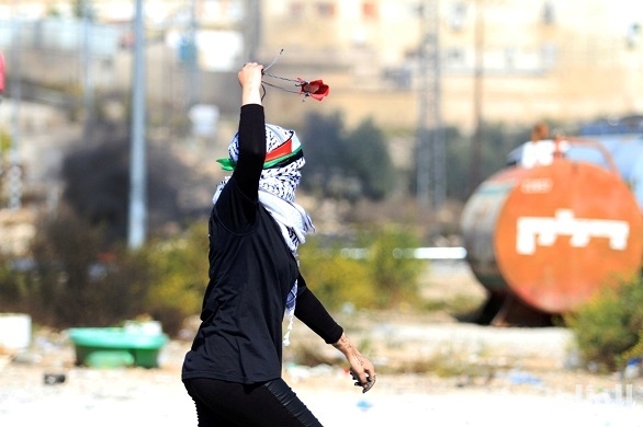 "الفلسطينية أخت رجال".. الهبة الجماهيرية تنبض بروح النساء
