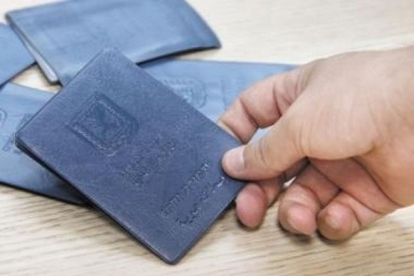 دعوات إسرائيلية لسحب الهويات الزرقاء من 230 ألف مقدسي