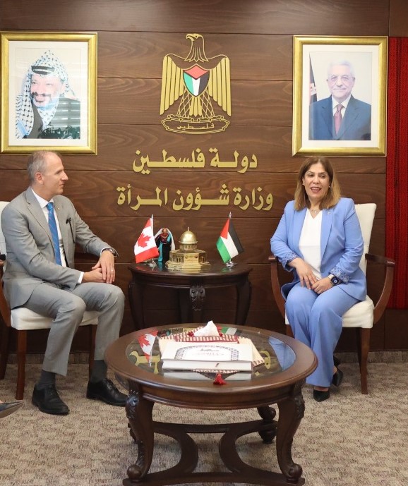 وزيرة المرأة تطلع ممثل كندا لدى فلسطين على واقع المرأة الفلسطينية في ظل العدوان

