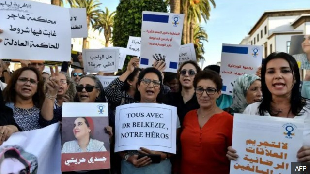 سؤال عن "العلاقات الرضائية" يعيد الجدل في المغرب
