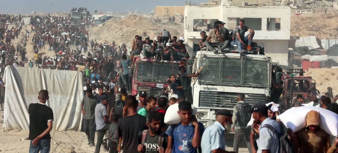 أنا أب وصحفي ونازح، وشاهد على ما يحدث في غزة
