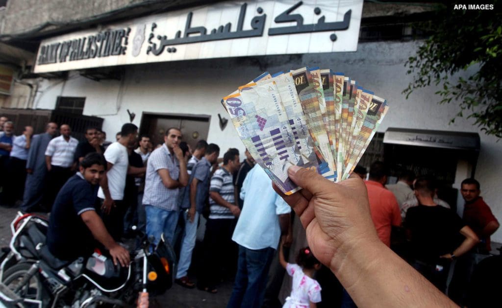 أمريكا تحذر تل أبيب: انهيار اقتصاد السلطة ينذر بانفجار أمني

