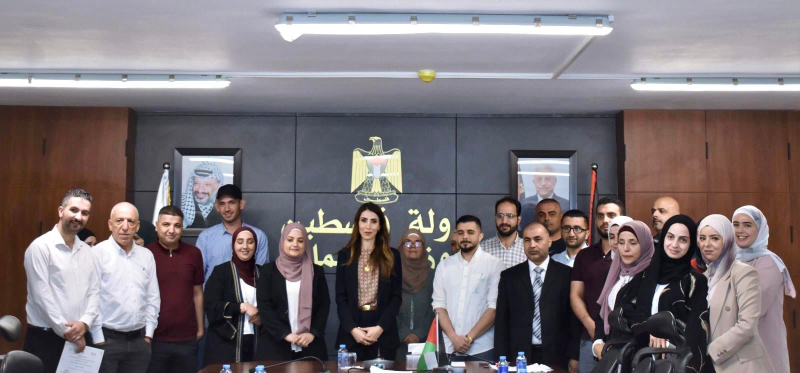 وزيرة العمل تخرج الفوج الأول من برنامج مشرف سلامة وصحة مهنية

