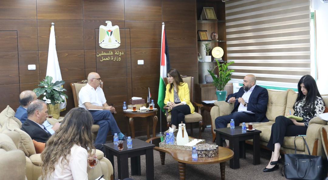 العطاري تبحث مع برنامج الأمم المتحدة الإنمائي تعزيز التعاون المشترك ودعم قطاع العمل
