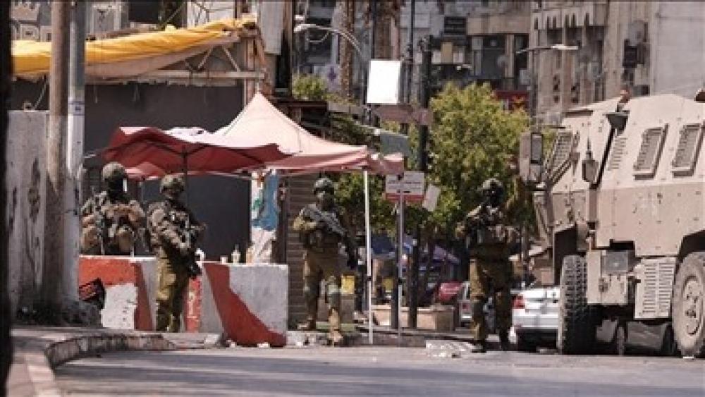 المنظمات الأهلية: قرصنة الاحتلال على المحال التجارية في رام الله هدفها ضرب مقومات الاقتصاد المحلي