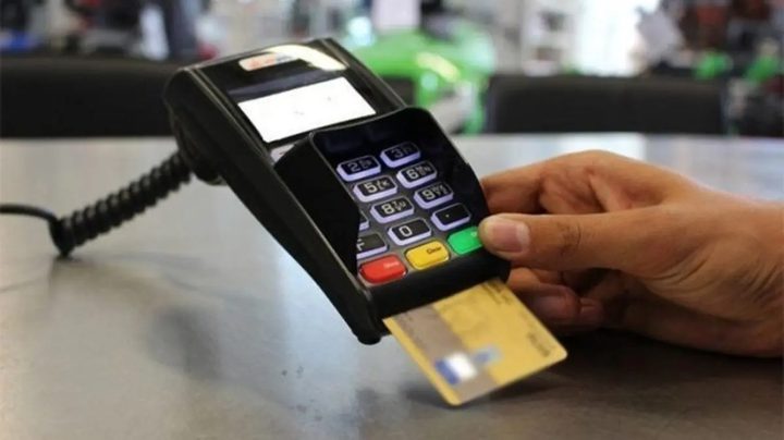 صوت| وزارة الاتصالات تُلزم شركات البريد السريع بتوفير وسائل الدفع الإلكتروني

