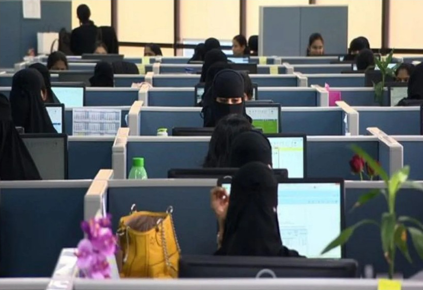 المرأة السعودية تحقق تقدمًا كبيرًا في التعليم والعمل والرياضة مع انخفاض البطالة
