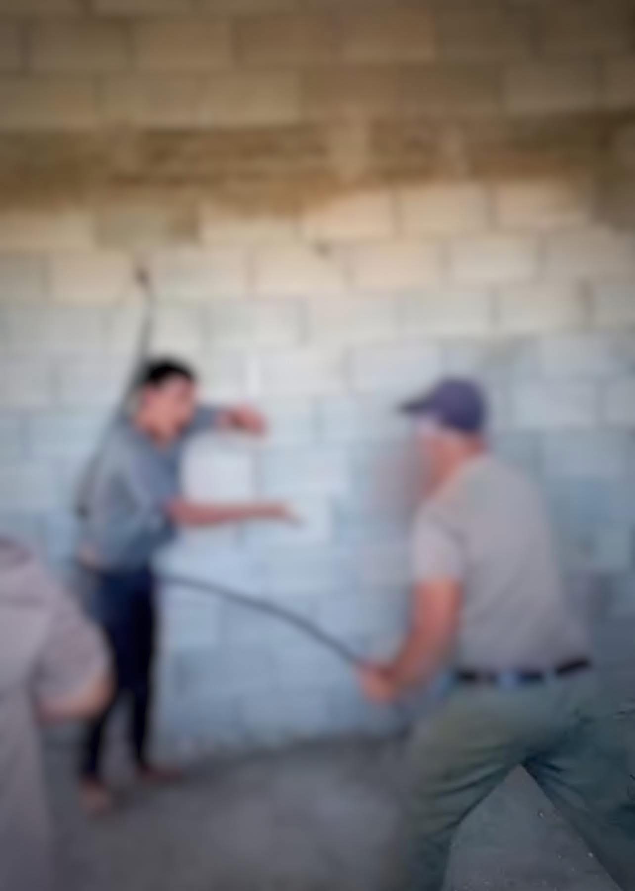 القبض على المشتبه فيهم بتعذيب طفل في بلدة يطا
