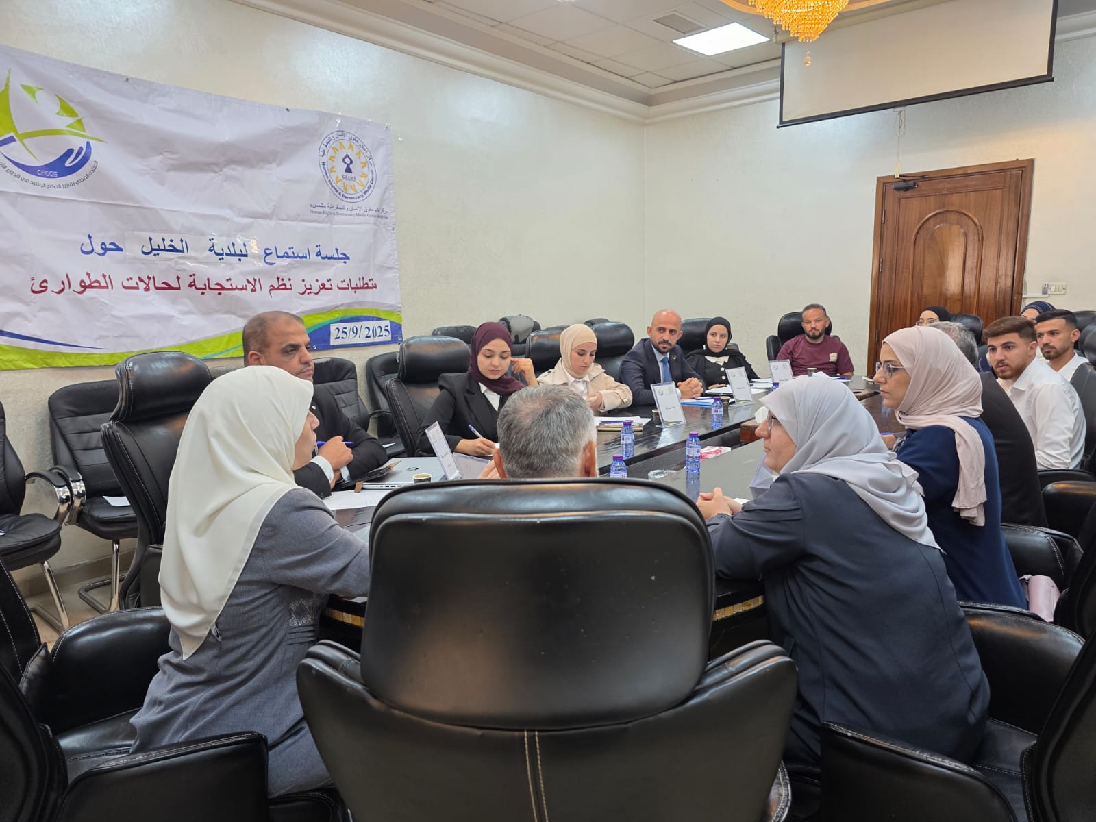 مركز "شمس" ينظم جلسة مساءلة لبلدية الخليل حول مدى جاهزيتها واستعدادها للاستجابة لحالات الطوارئ

