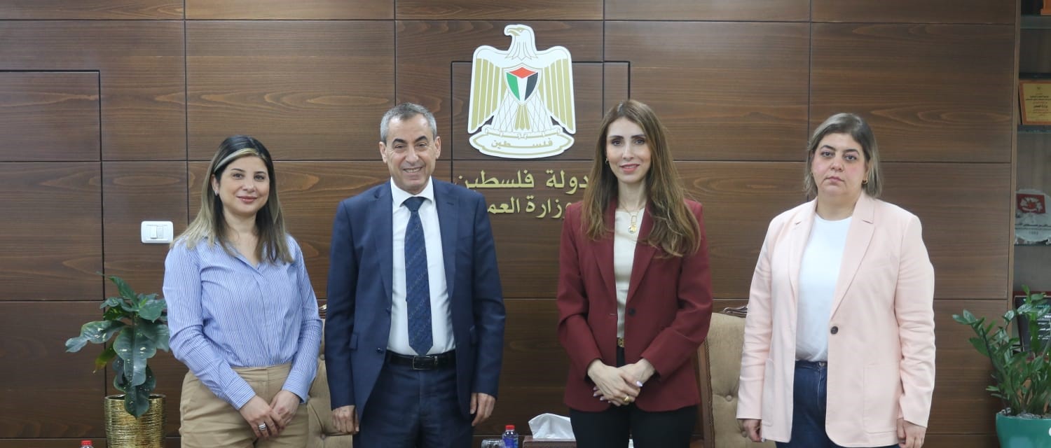 وزارة العمل و "فاتن" تبحثان تعزيز التعاون لدعم المشاريع وتمكين الشباب والنساء والعمال

