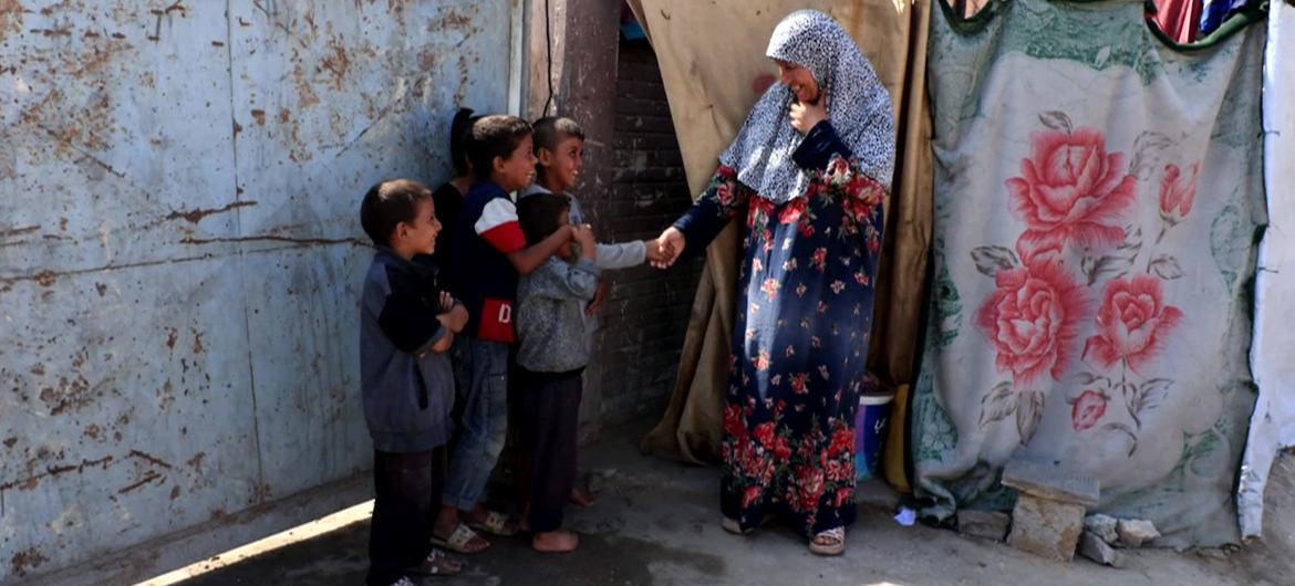 بين فرح وألم – سكان غزة يعلقون على إعلان تأمين وقف إطلاق النار
