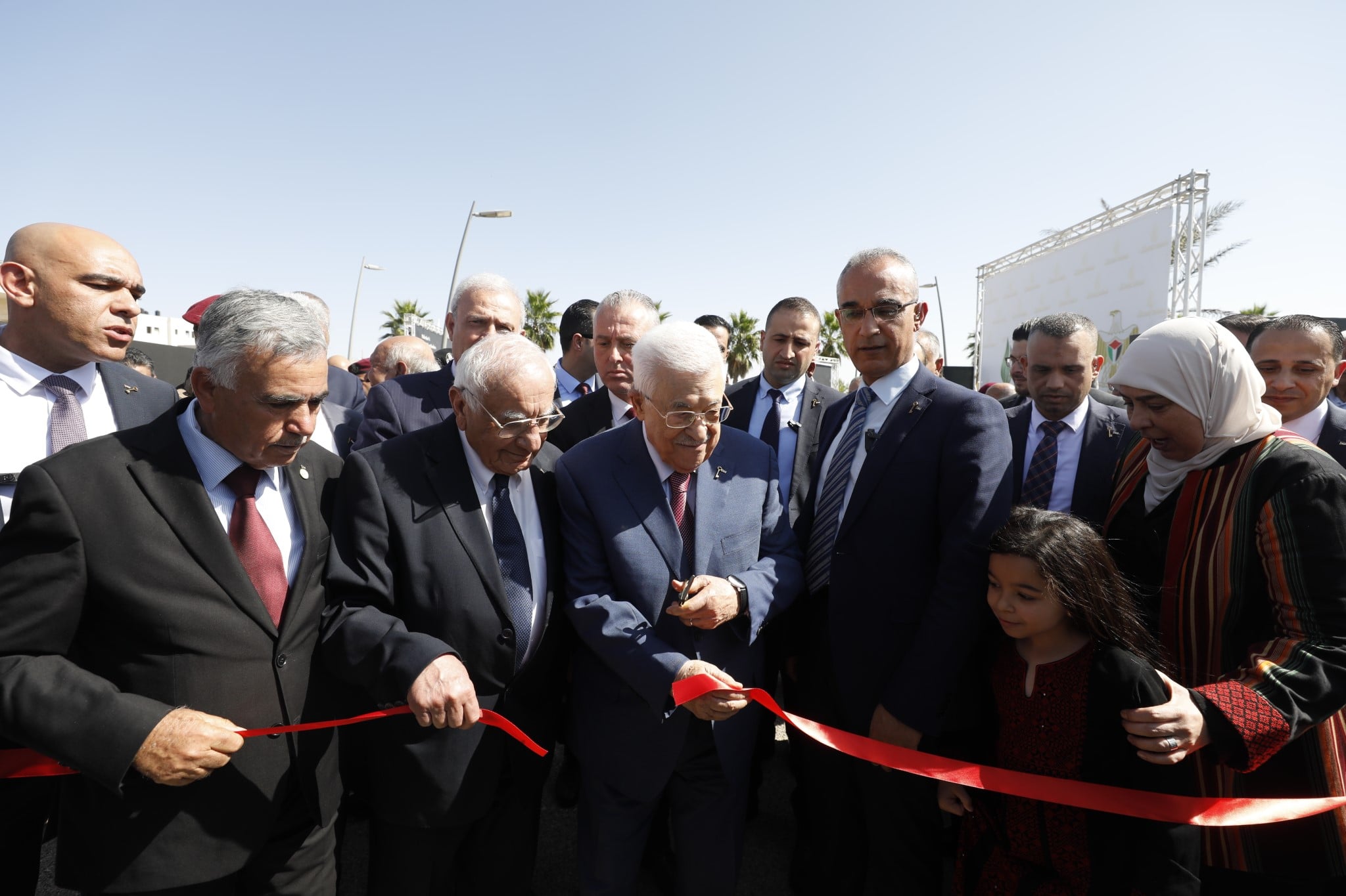 الرئيس يفتتح فعاليات المنتدى الوطني العاشر "الإبداع من الوطن إلى العالم"
