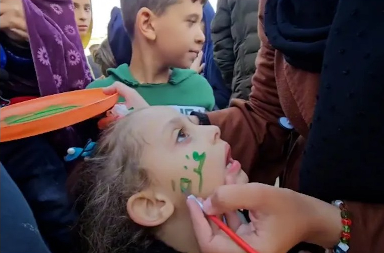 أطفال الحروب.. كيف تدعمين طفلك المحطّم نفسيا بسبب الحرب؟
