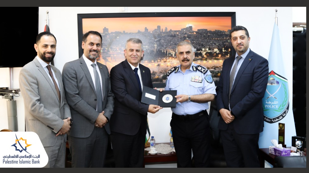 البنك الإسلامي الفلسطيني يثمّن دور الشرطة والمؤسسة الأمنية في حفظ الأمن وفرض القانون والنظام العام 
