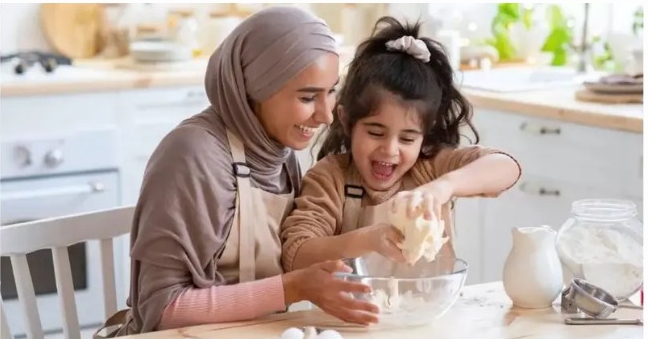 منظمة العمل الدولية.. خمس النساء العاملات  في العالم يعملن في العمل المنزلي "الأمومة"