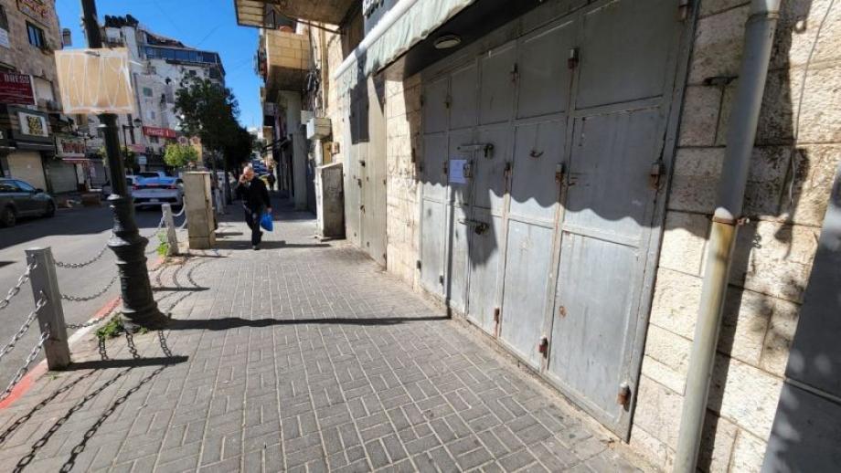 إضراب شامل في محافظة رام الله والبيرة حدادا على أرواح الشهداء
