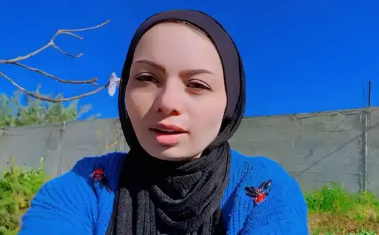 سناء الكباريتي الخبيرة بعناية الشعر والبشرة تحول خيمتها إلى عيادة لخدمة النازحين
