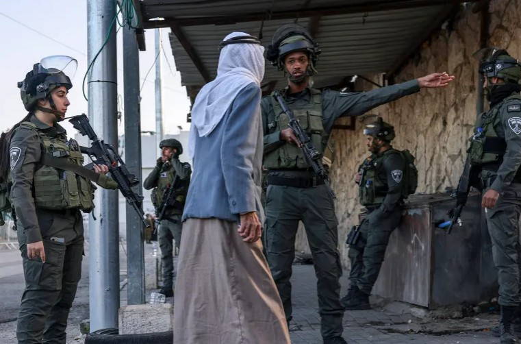 نيويورك تايمز: أوضاع الفلسطينيين في الضفة بلغت الحضيض
