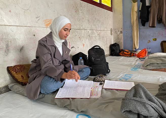 التوجيهي في غزة: بين فقدان الاتصال أو فقدان الحياة  

