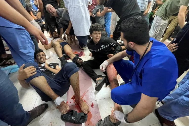 جرحى يلفظون أنفاسهم الأخيرة في مستشفيات غزة بسبب نقص الإمكانات
