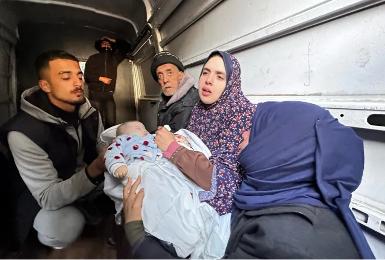 "صور لي هذا القمر".. أم تبكي توأمها الذي أنجبته بعد عقد من الانتظار
