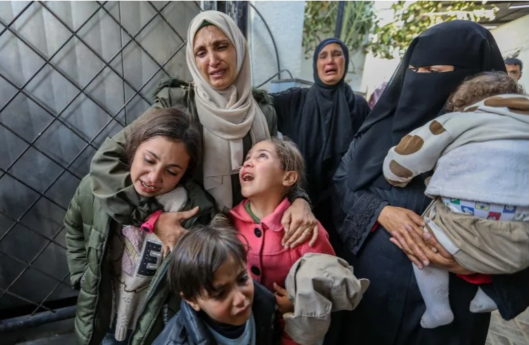  8 آلاف و900 شهيدة.. حصيلة الشهداء من الأطفال والنساء في غزة تتجاوز 22 ألفا
