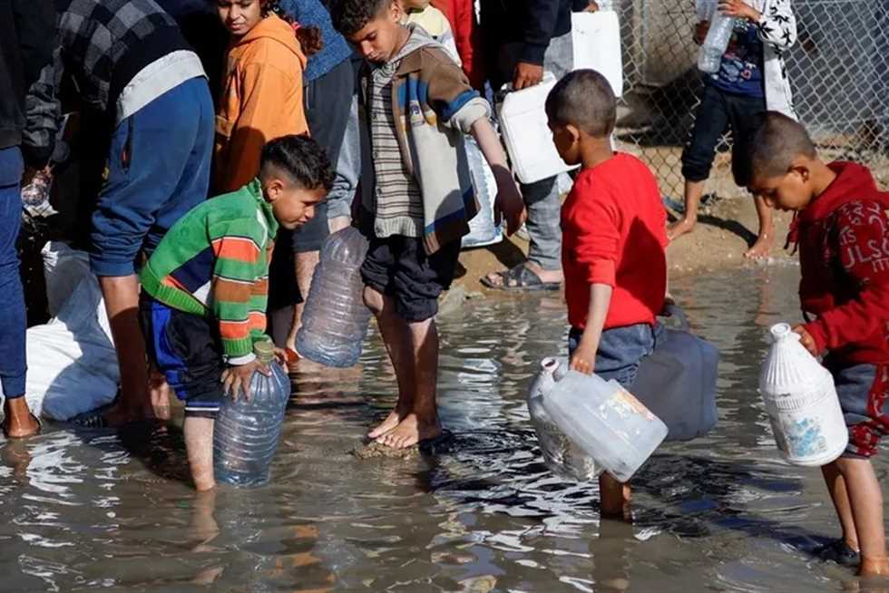 " الطفلة دانية"… ومأساة الموت البطيء بالكبد الوبائي في غزة !

