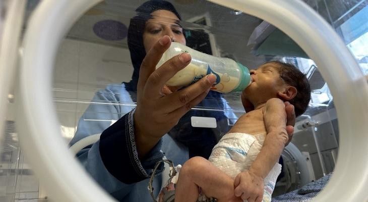 يحتجز 938 ألف عبوة من حليب الرضع .. اليونيسف تحذر من عرقلة الاحتلال دخول المواد المنقذة لحياة الأطفال إلى غزة
