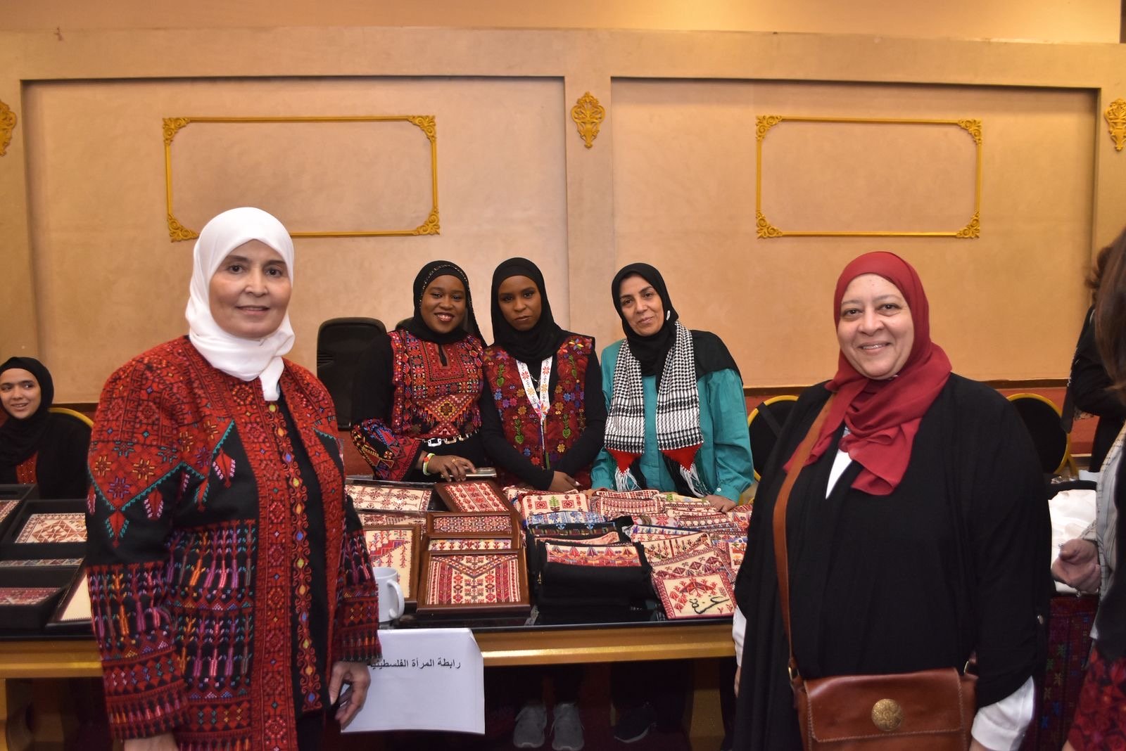 رابطة المرأة الفلسطينية تنظم البازار السنوي تراثنا يجمعنا بمشاركة 50 عارضا من مصر وفلسطين والسودان
