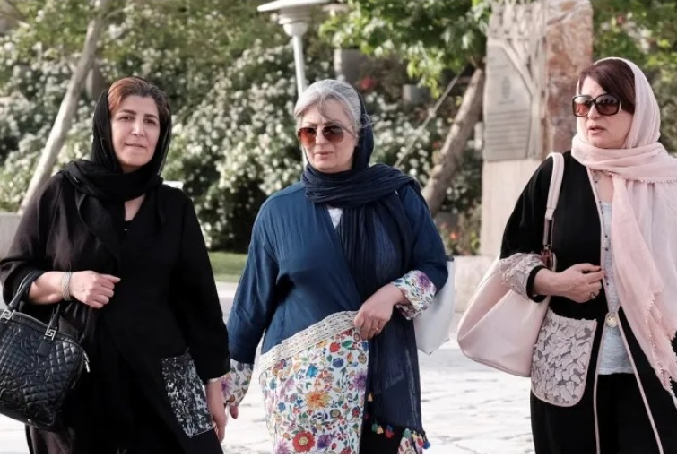 بين الحجاب وحقوق المرأة في إيران
