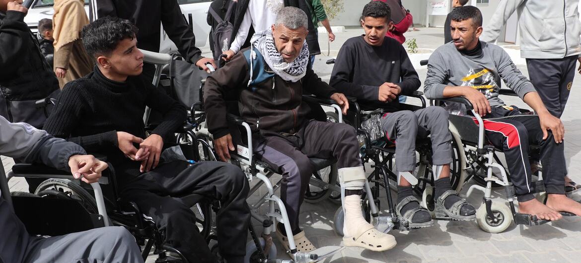 مكتب حقوق الإنسان: فلسطينيون عائدون إلى غزة يبلغون عن تعرضهم لسوء المعاملة والإذلال
