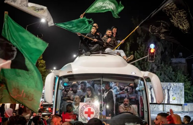 ماذا نعرف عن صفقات التبادل بين الفلسطينيين والإسرائيليين؟
