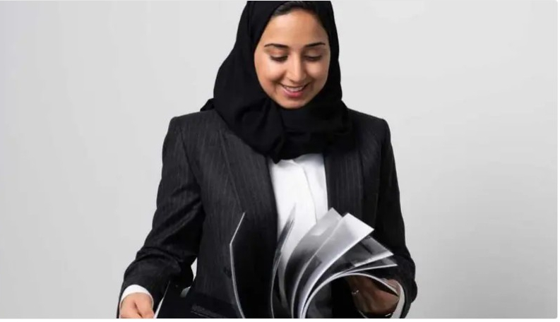 بيان الصادق.. مصورة سعودية توثق تجارب ورؤى نساء المملكة والخليج


