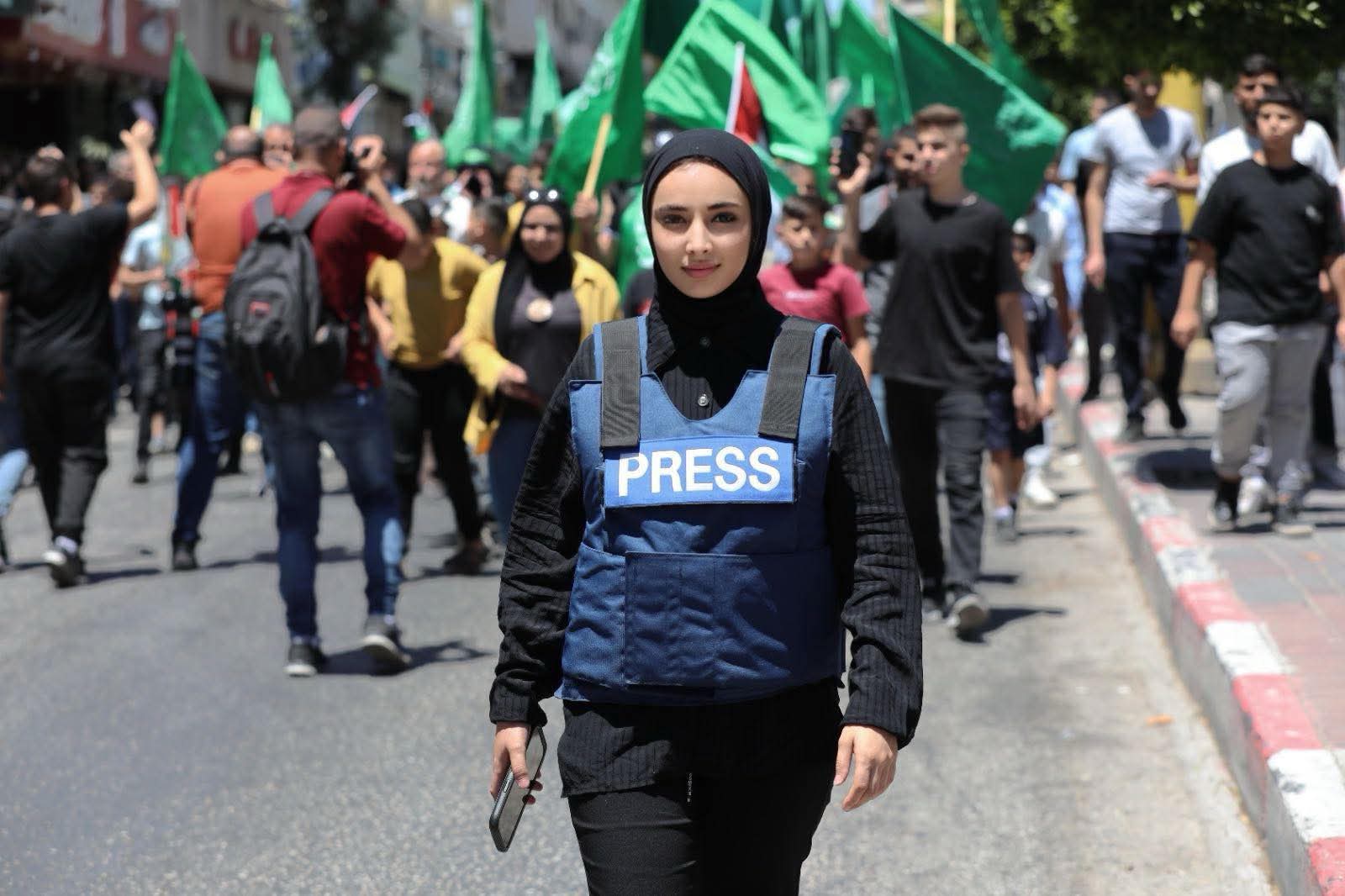 شهادة صادمة للصحفية الاسيرة فرح أبو عياش .. "وضعوني مع الصراصير" تحت الأرض و "عتبانة على زملائي"