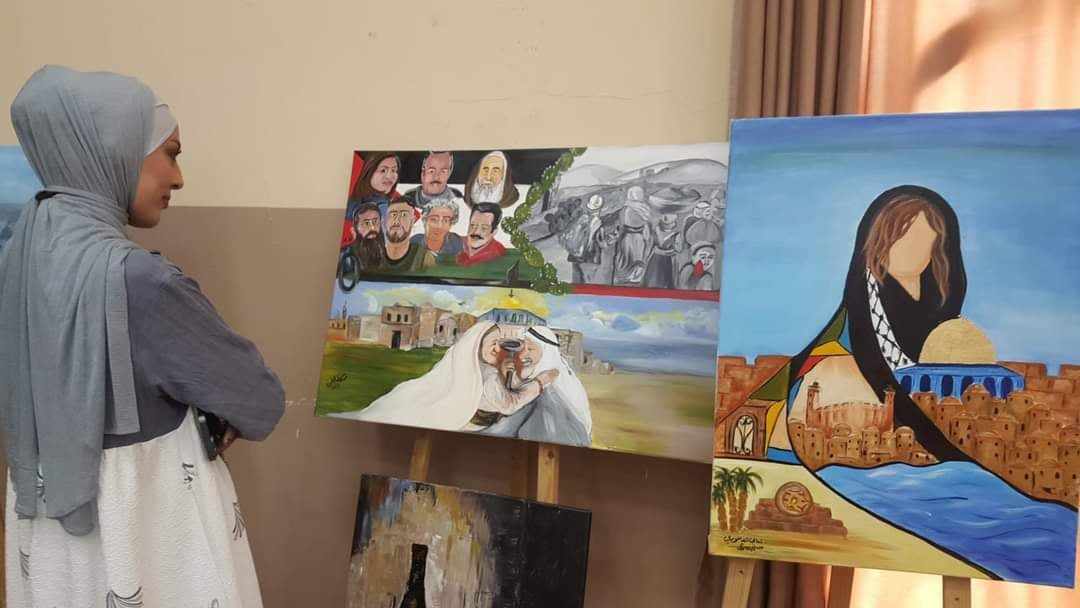 معرض فن تشكيلي بالخليل يجسد القضية الفلسطينية
