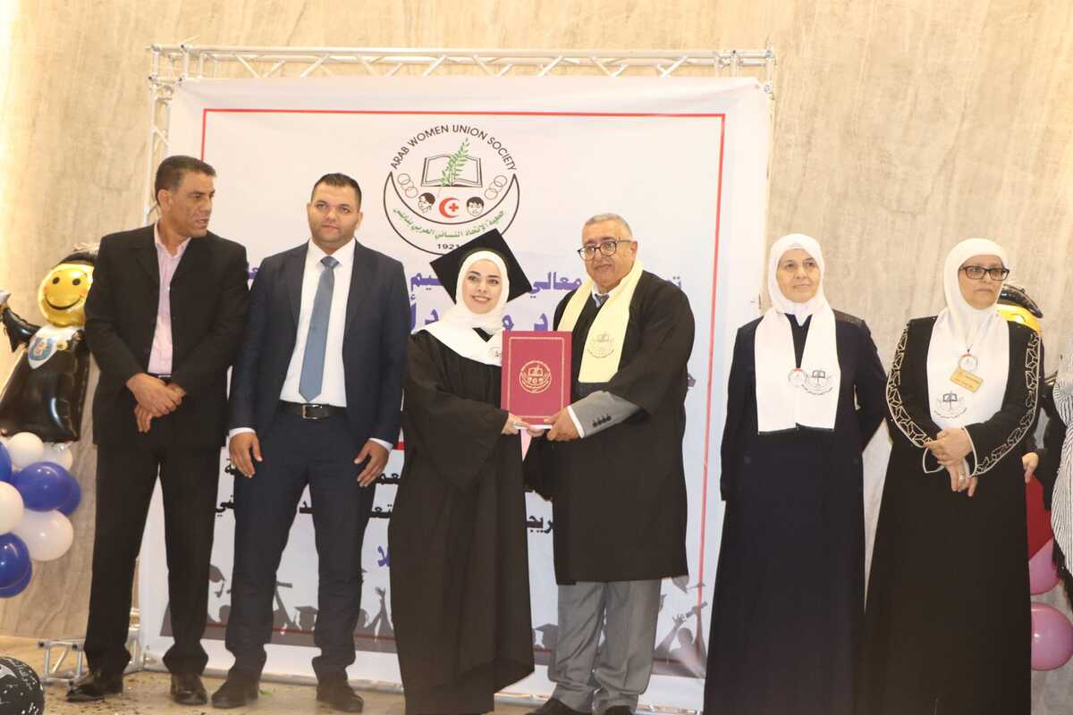 كلية التمريض والقبالة لجمعية الاتحاد النسائي تحتفل بتخريج الفوج 22
