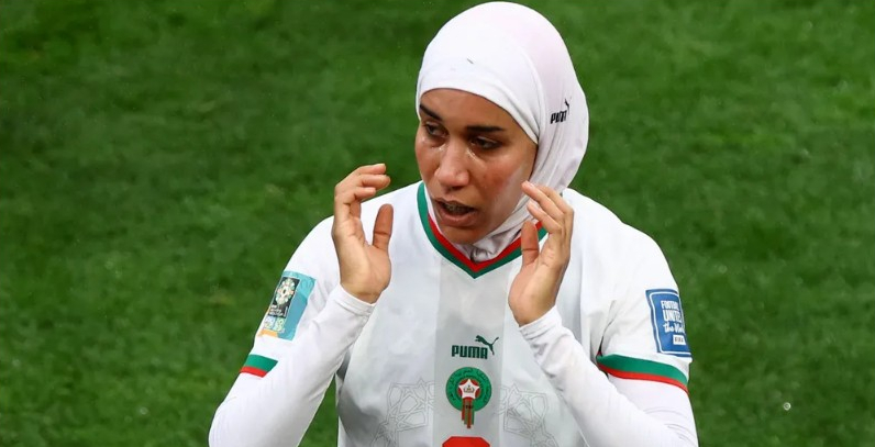 نهيلة بنزينة.. "أول حجاب" في تاريخ المونديال
