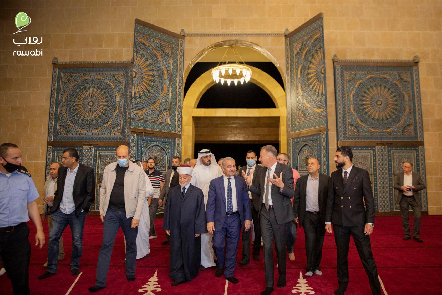 رئيس الوزراء ومفتي القدس وبشار المصري يفتتحون جامع قطر في مدينة روابي
