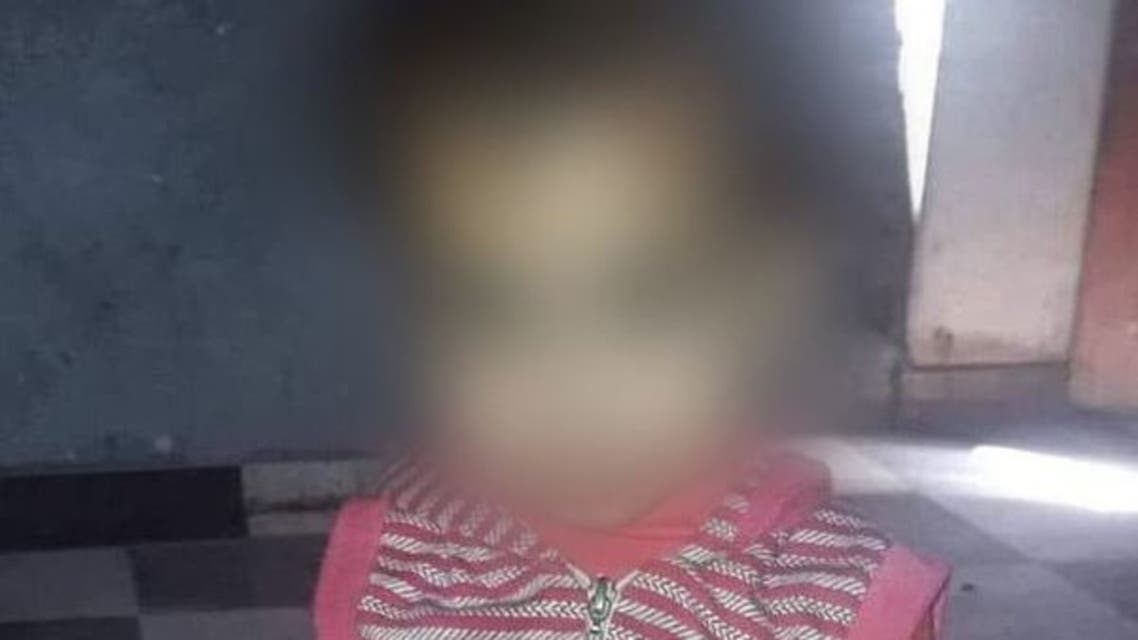 فيديو لخطف طفلة قتلاها بعد فشل اغتصابها.. وأبوها يروي

