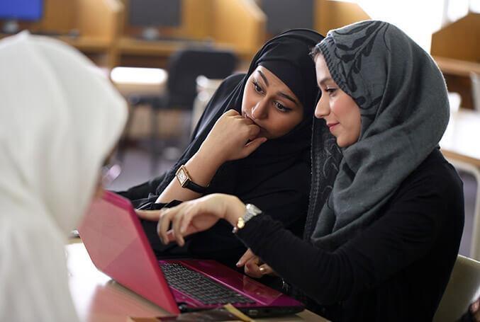 وزيرا الاقتصاد والعمل:  تعزيز مشاركة المرأة في سوق العمل وتمكينها اقتصادياً يقع في صلب استراتيجية الحكومة

