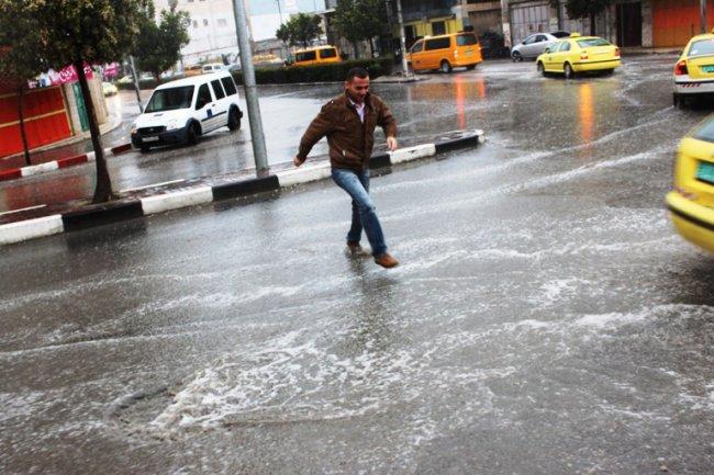 منخفض جوي مصحوب بالأمطار

